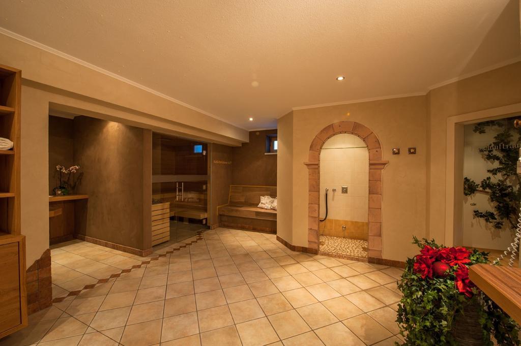 Rustika - Appartements & Spa Ehrwald Luaran gambar