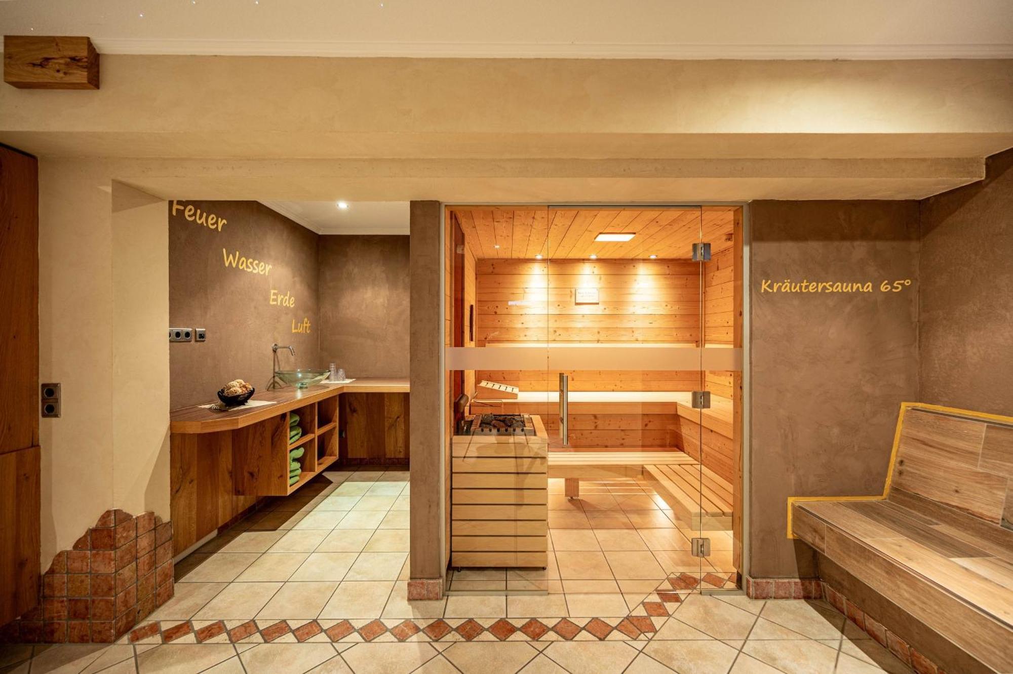 Rustika - Appartements & Spa Ehrwald Luaran gambar