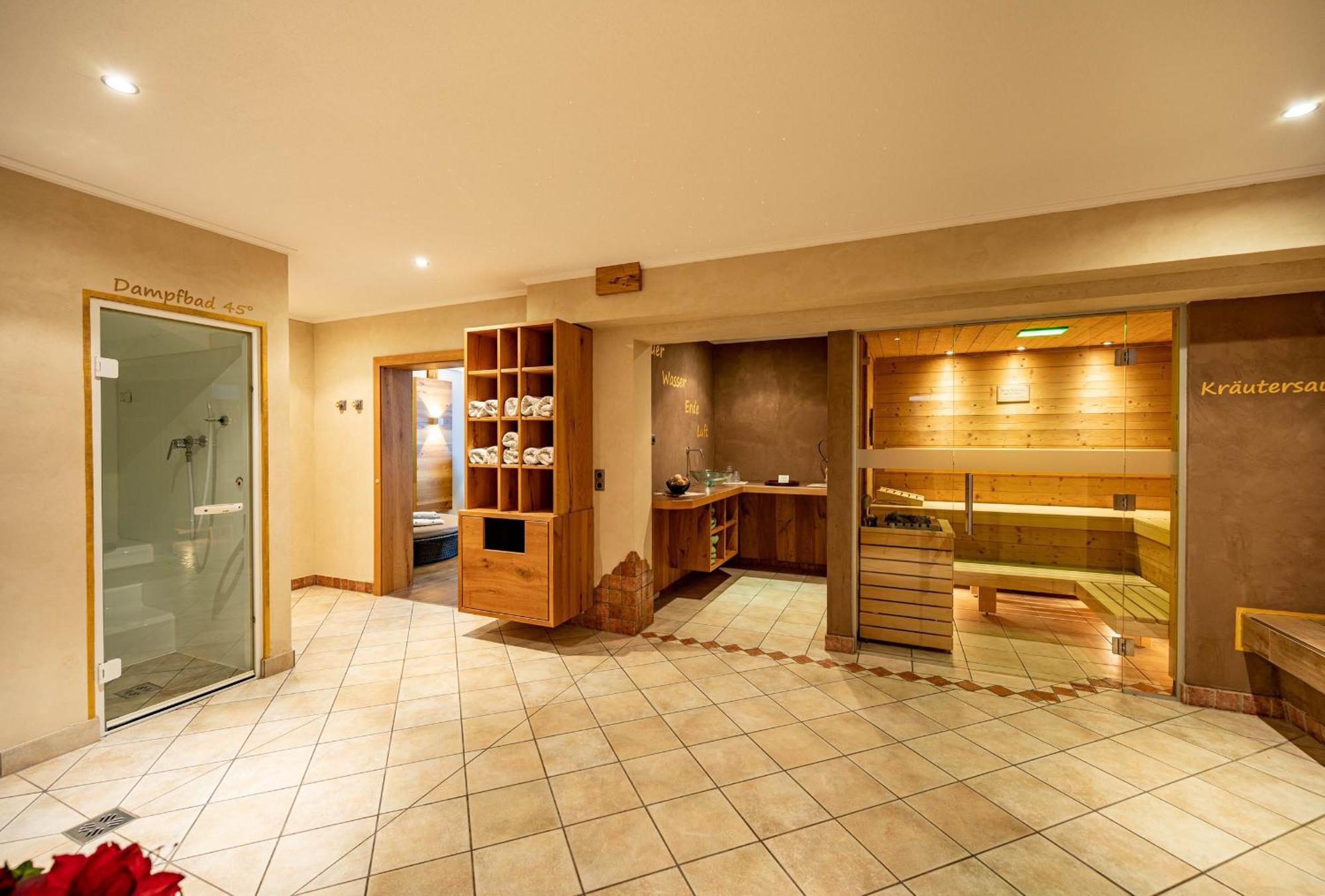 Rustika - Appartements & Spa Ehrwald Luaran gambar