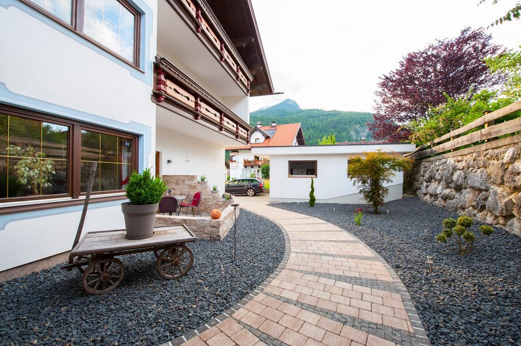 Rustika - Appartements & Spa Ehrwald Luaran gambar