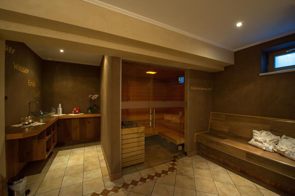 Rustika - Appartements & Spa Ehrwald Luaran gambar
