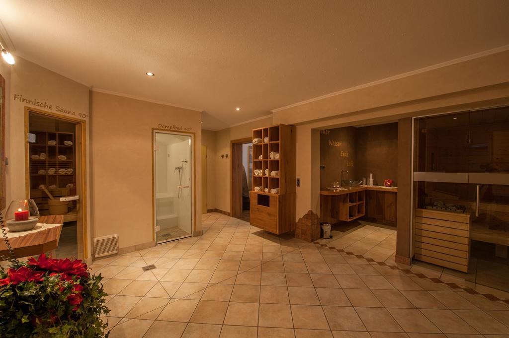 Rustika - Appartements & Spa Ehrwald Luaran gambar